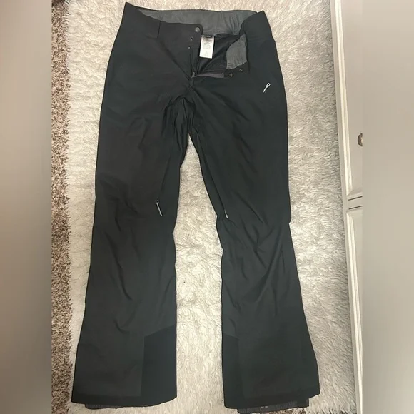 Women’s ski kit complete w/ gently used jacket, pants, leggings, gloves & bag! - Picture 11 of 17